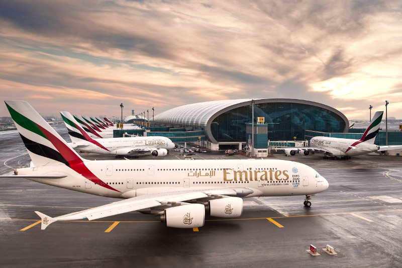 Emirates repülőgépek a Dubai Nemzetközi Repülőtéren