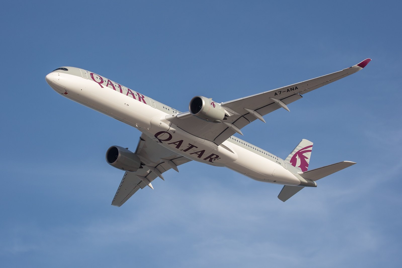 A Qatar Airways átvette első A350-1000-es repülőgépét