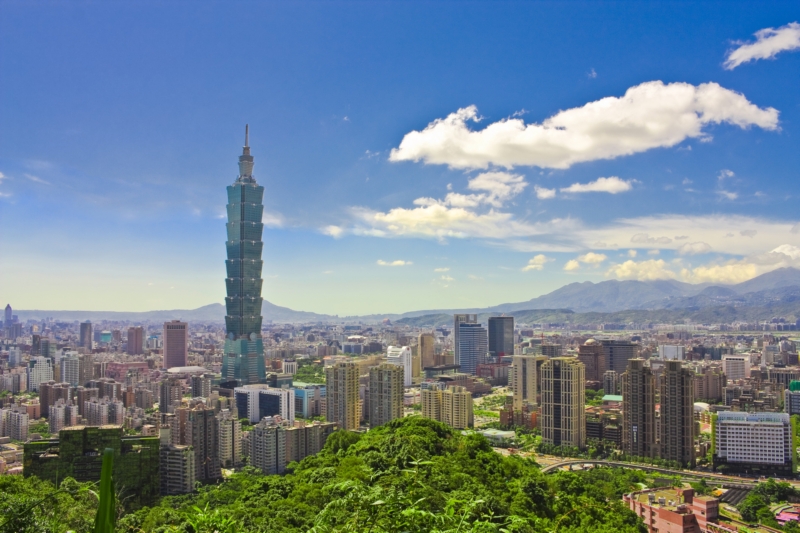 Taipei, előtérben a Taipei 101 felhőkarcolója