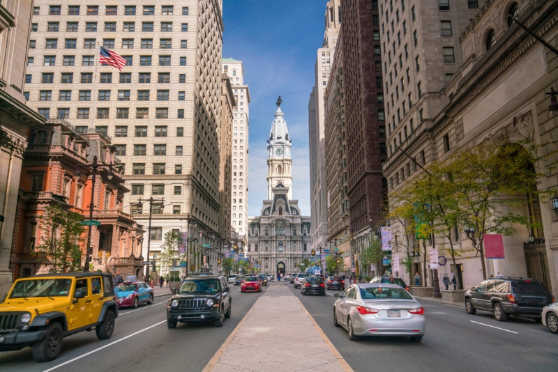 Philadelphia, Broad Street és a háttérben a városháza tornya
