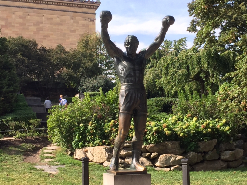 Rocky-szobor a híres lépcsősor alján