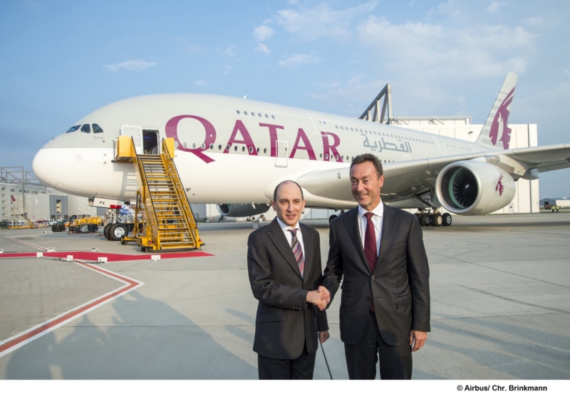 A Qatar légitársaság képviselői 2014. szeptember 16-án átvehették a légitársaság első A380-as szuperjumbóját az Airbus hamburgi gyárában.